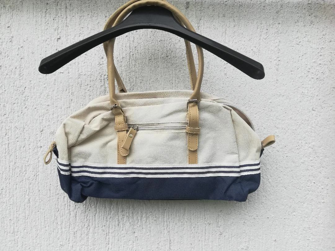 Handtas van stoffen lichtbeige onderaan marineblauw met nieuw handvat (1 streep op 1 handvat) – photo 2